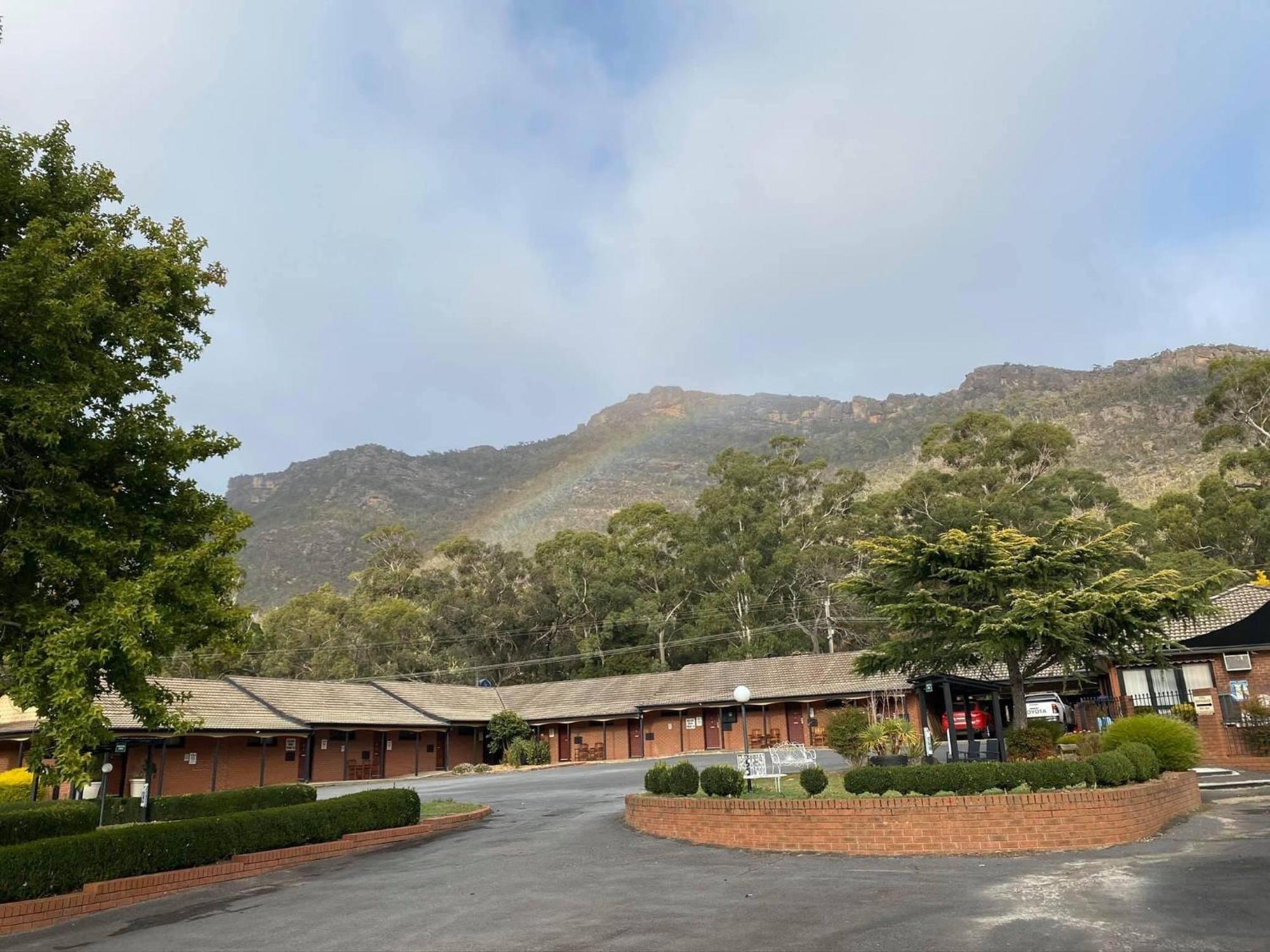 Golden Chain Country Plaza Motel Halls Gap Exterior photo