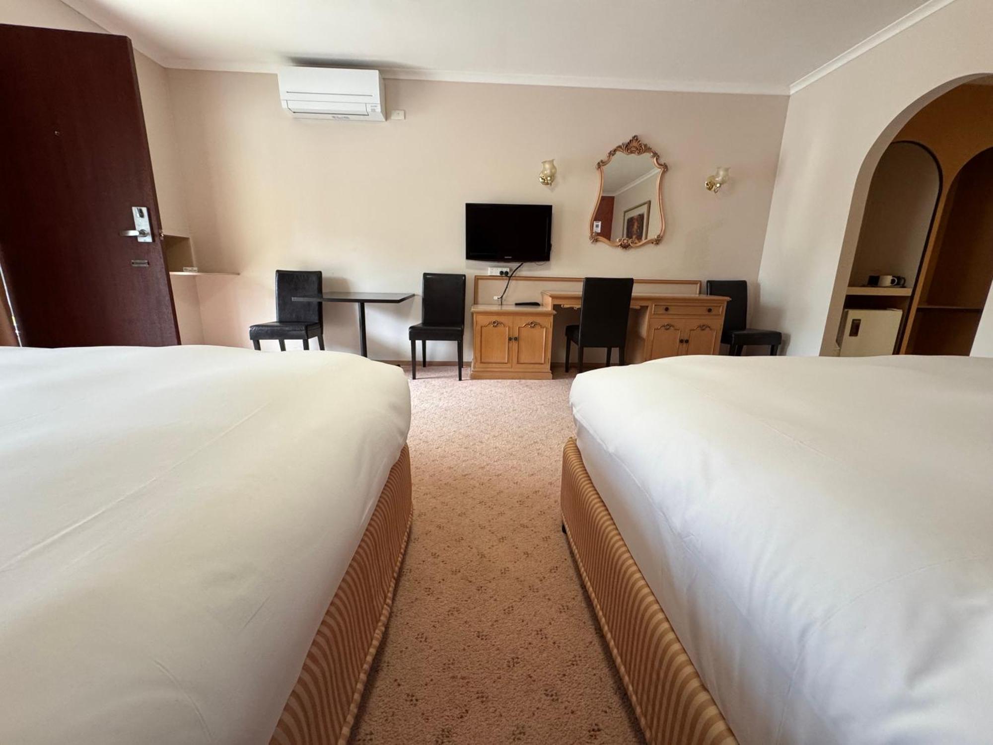 Golden Chain Country Plaza Motel Halls Gap Exterior photo